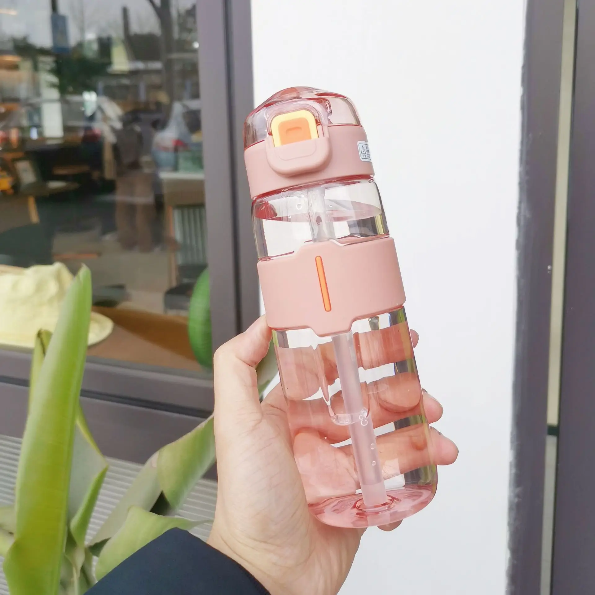 Portatīvo sporta plastmasas ūdens krūze ar silikona uzmava, anti-skid āra portatīvo kauss, salmu pudele2